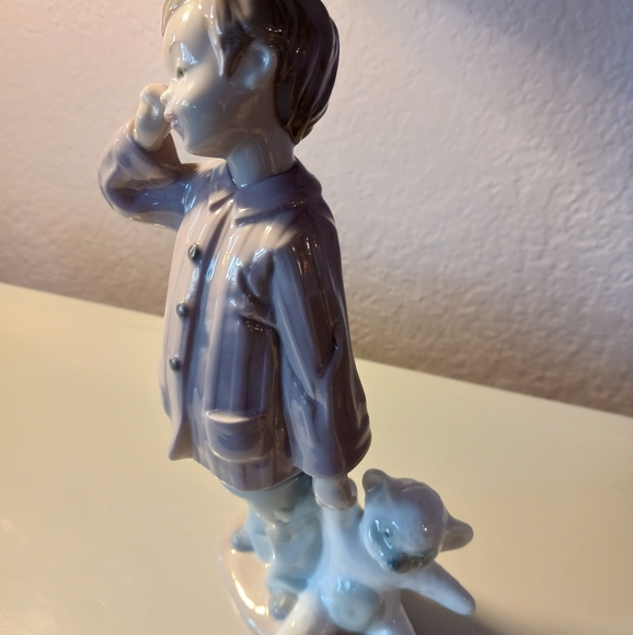 SLEEPY BOY with TEDDY BEAR - Picture 2 of 4